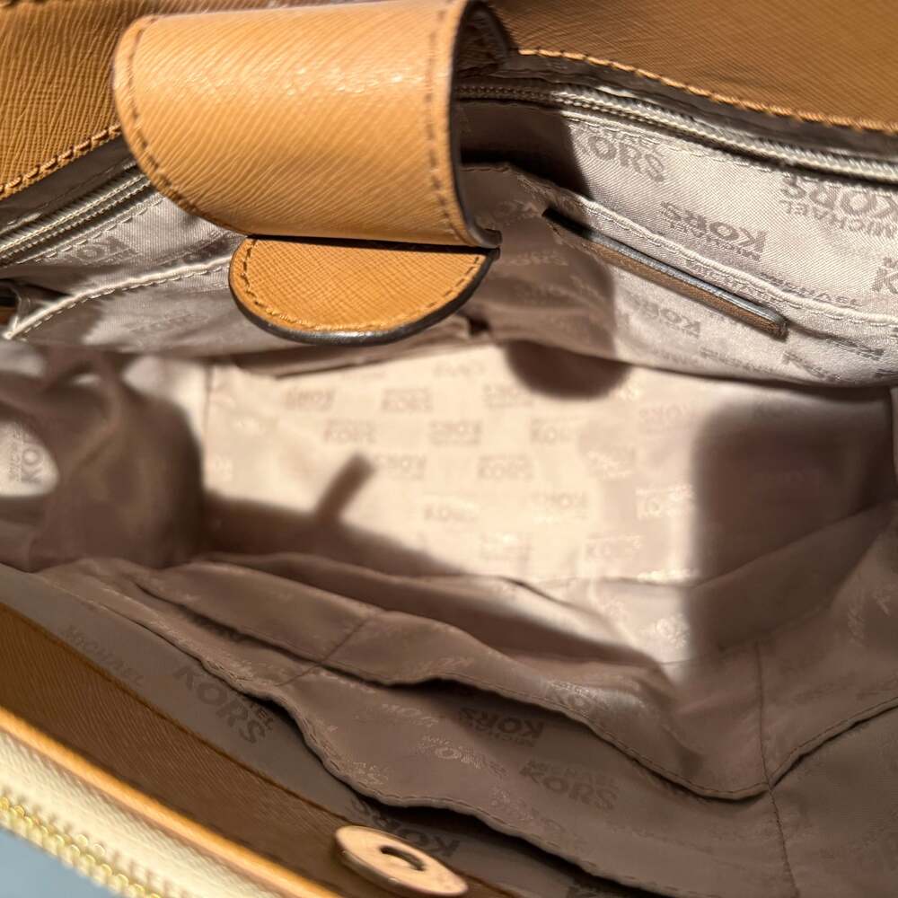 Michael Kors Jet Set Signature Tote Bag Beige Brown Leather Trim - Picture 3 of 5